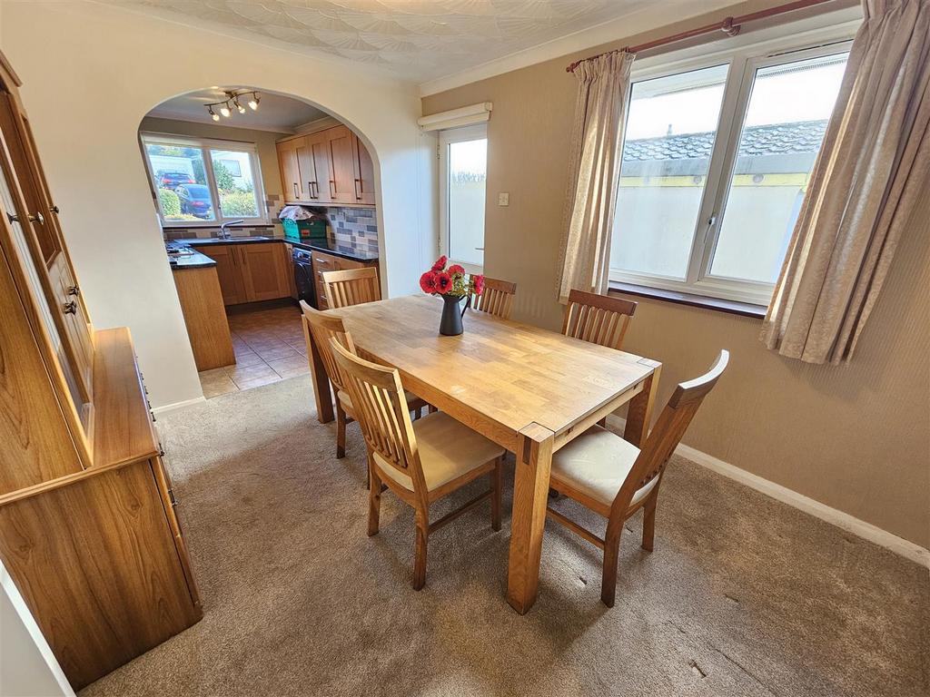 Dining Area.jpg