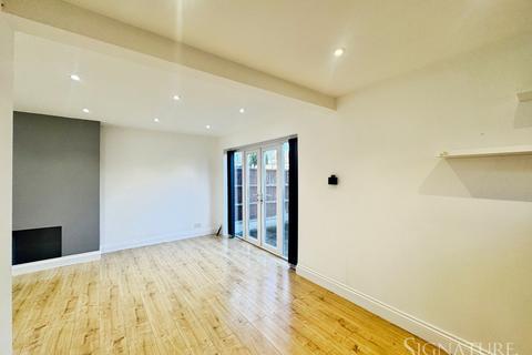 3 bedroom semi-detached house to rent, Leicester LE5