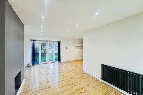 3 bedroom semi-detached house to rent, Leicester LE5