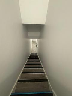 2 bedroom flat to rent, Shakspeare Walk, London