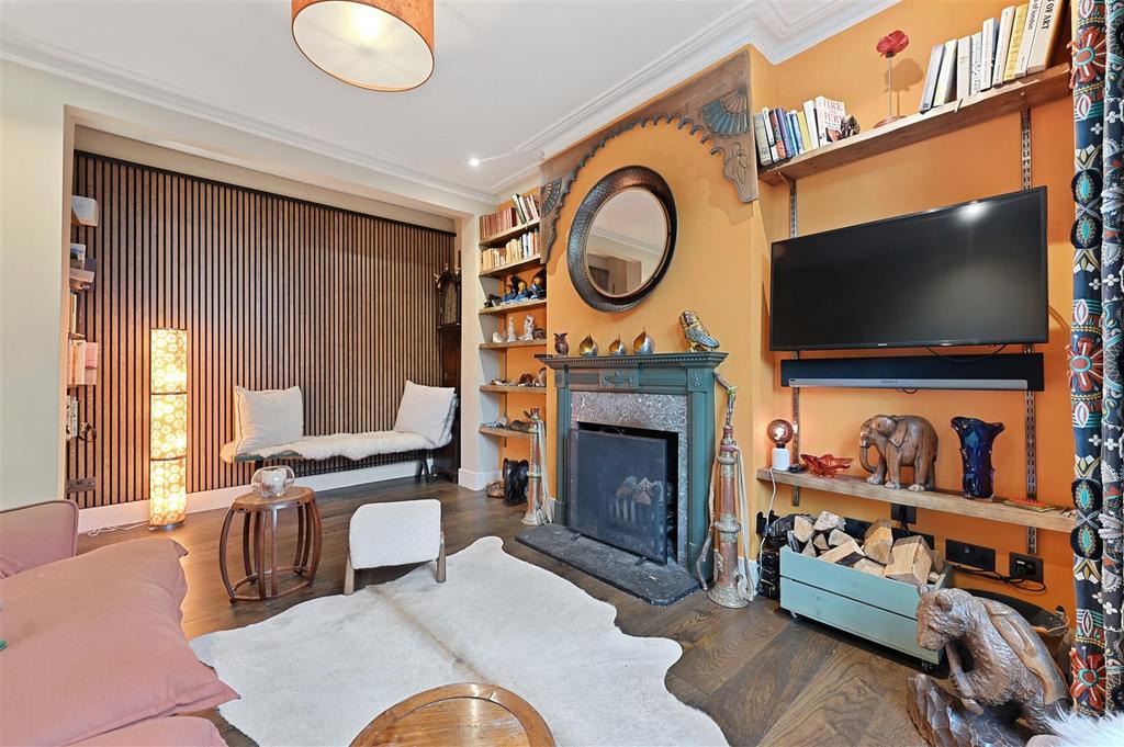 Bradmore Park Road - Reception B3 (1).JPG