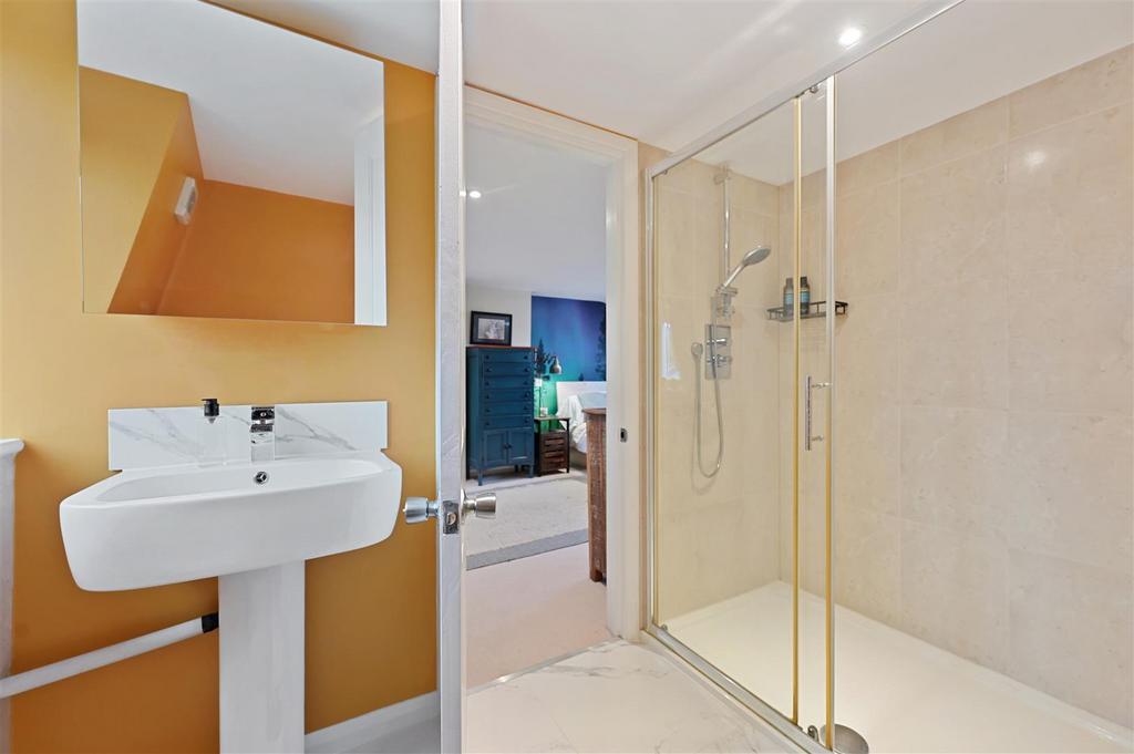 Bradmore Park Road - Ensuite A3 (1).JPG