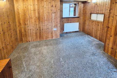 4 bedroom semi-detached house to rent, Shooters Way, Basingstoke RG21
