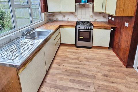 4 bedroom semi-detached house to rent, Shooters Way, Basingstoke RG21