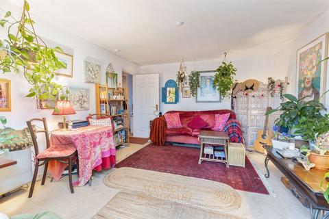 2 bedroom semi-detached house for sale, Horsehill, Horley RH6