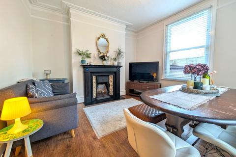 5 bedroom end of terrace house for sale, Redcross Street, Grantham