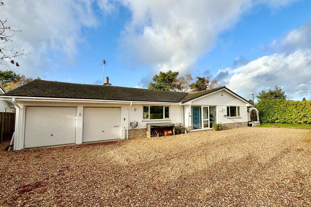 Woodlinken Close, Verwood, BH31 6 BS