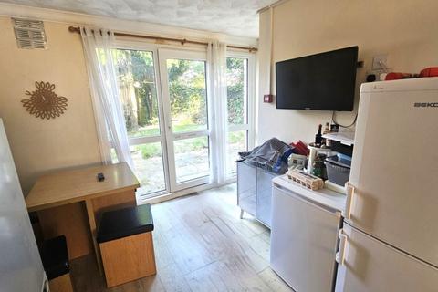1 bedroom in a house share to rent, Greatmeadow, Northampton NN3
