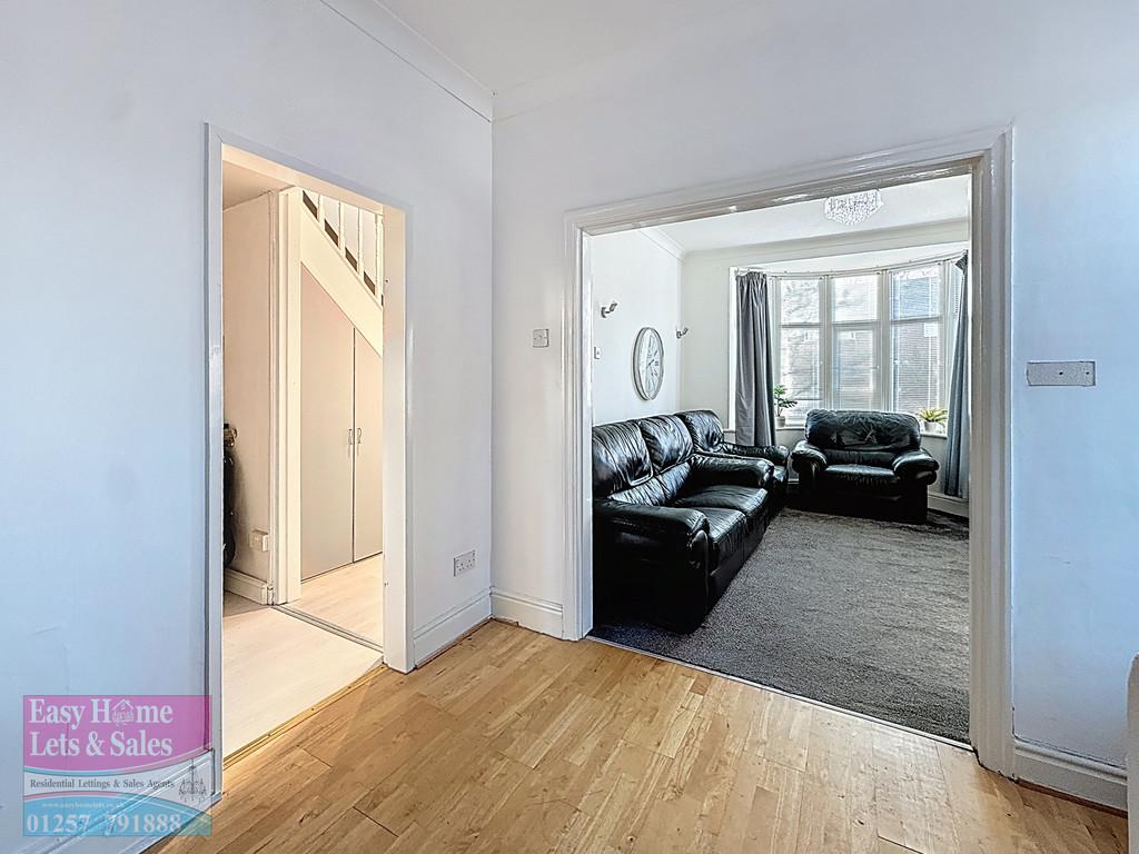 Living Room/Hallway