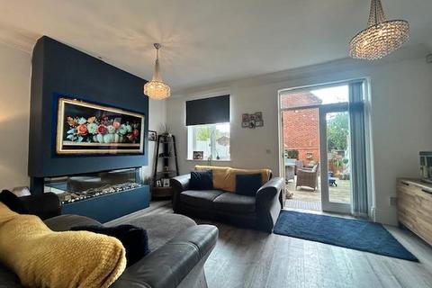 5 bedroom townhouse for sale, Clickers Drive, Northampton NN5