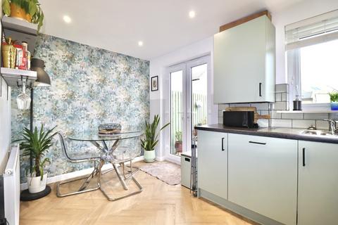 3 bedroom terraced house to rent, Bensfield Drive, Larbert
