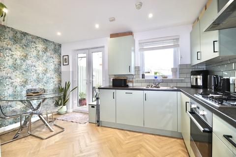 3 bedroom terraced house to rent, Bensfield Drive, Larbert