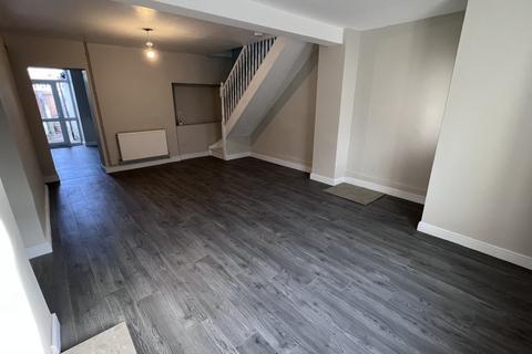3 bedroom terraced house to rent, Bwlch Road, Loughor, Swansea