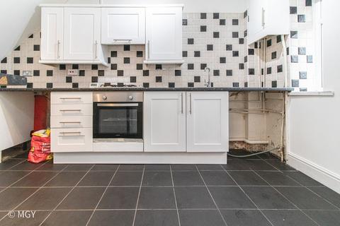 2 bedroom terraced house to rent, Field View Grove, Barry CF63