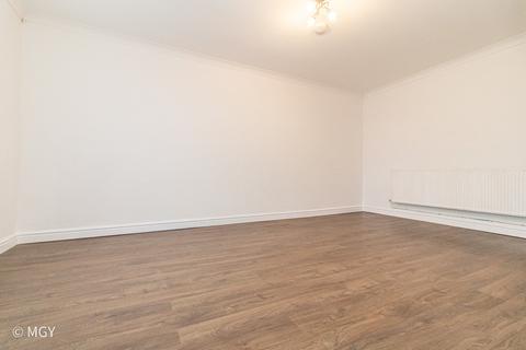 2 bedroom terraced house to rent, Field View Grove, Barry CF63
