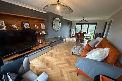 undefined, Poplar Crescent , Bourne