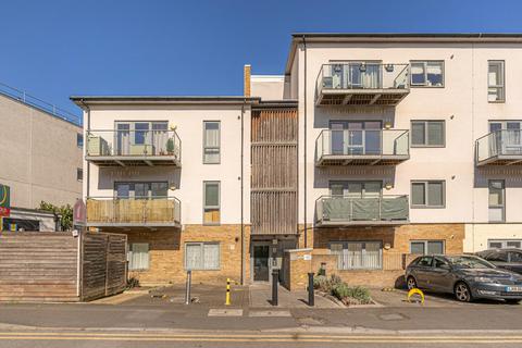 2 bedroom flat to rent, Vine Street, London E17