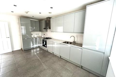 2 bedroom flat to rent, Vine Street, London E17
