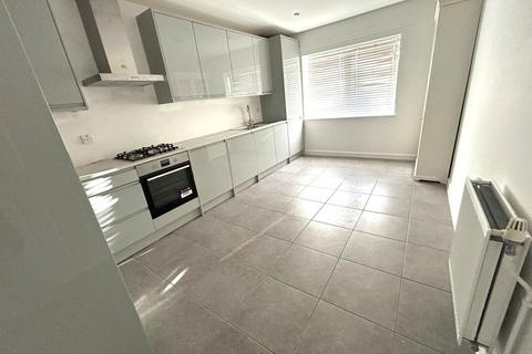 2 bedroom flat to rent, Vine Street, London E17