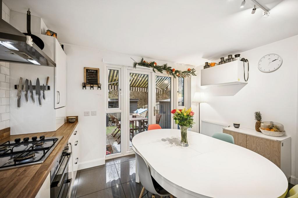 Kitchen/ Dining