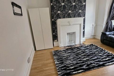 3 bedroom house to rent, Grange Street, Salford, M6