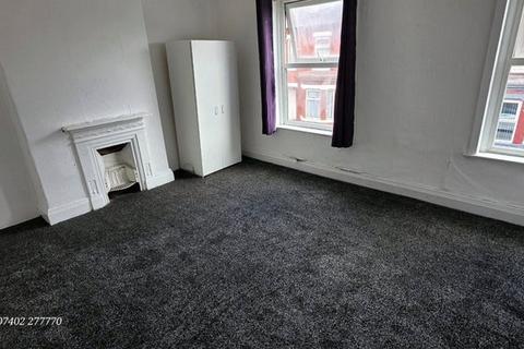 3 bedroom house to rent, Grange Street, Salford, M6