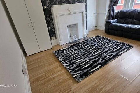 3 bedroom house to rent, Grange Street, Salford, M6