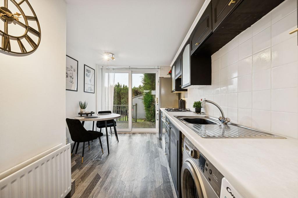Kitchen / Dining Area