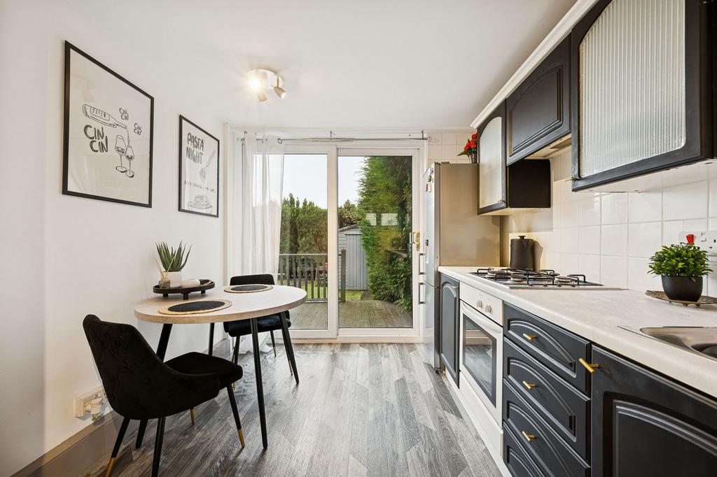 Kitchen / Dining Area