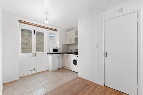 1 bedroom flat to rent, Edmeston Close, London