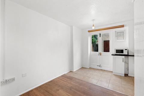 1 bedroom flat to rent, Edmeston Close, London