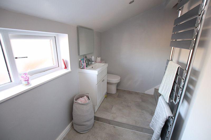 Shower room photo 2