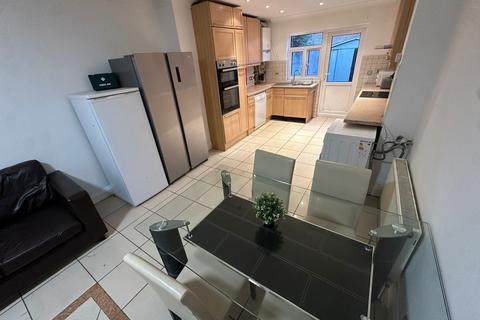 undefined, Long Lane, London N2