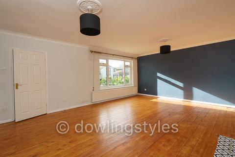3 bedroom detached house to rent, Parsons Mead, East Molesey KT8