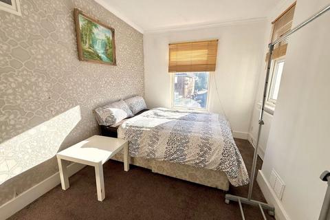 5 bedroom end of terrace house for sale, Chiltern Road, Dunstable