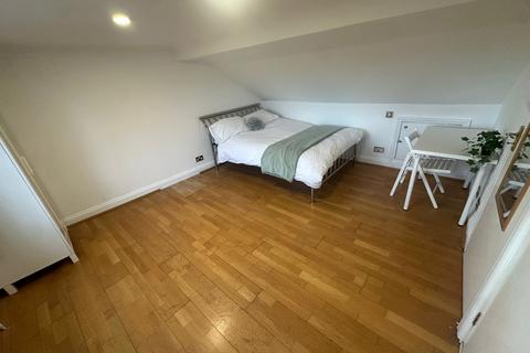 undefined, Long Lane, London N2