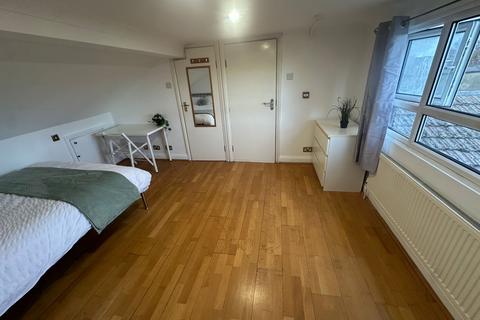 undefined, Long Lane, London N2