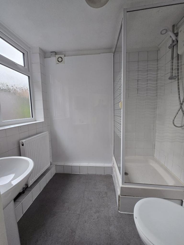 Ground floor Shower