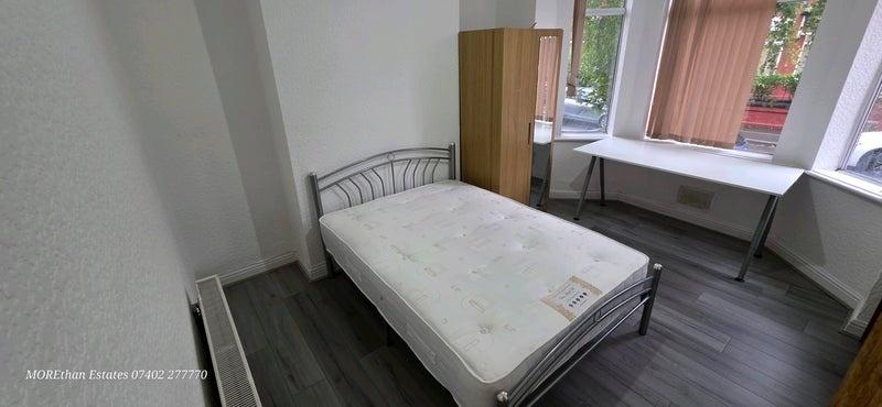 Bright, neatly presented double bedroom with a ...