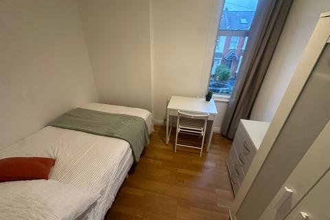 Long Lane, London N2