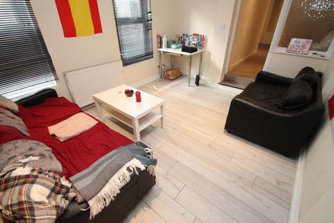 3 bedroom apartment to rent, Lochaber Street, Cardiff CF24