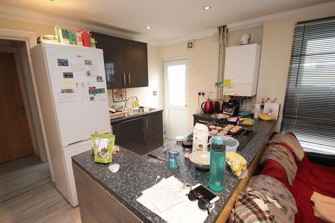 3 bedroom apartment to rent, Lochaber Street, Cardiff CF24