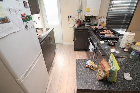 3 bedroom apartment to rent, Lochaber Street, Cardiff CF24