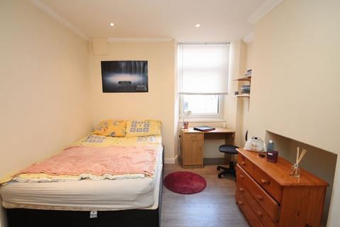 3 bedroom apartment to rent, Lochaber Street, Cardiff CF24