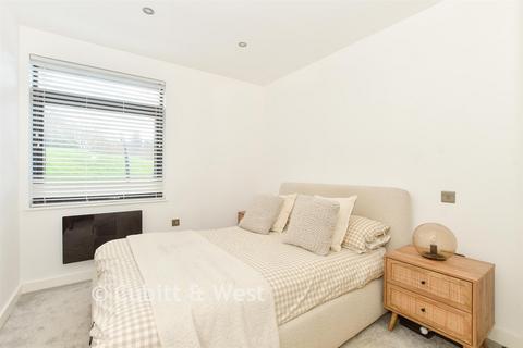 1 bedroom ground floor flat for sale, Deepdene Avenue, Dorking, Surrey