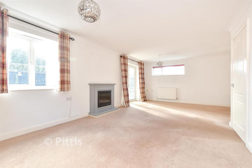 Lounge/Dining Room