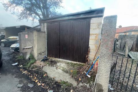 Garage to rent, Sunningdale Avenue, East Acton, London, W3 7NS