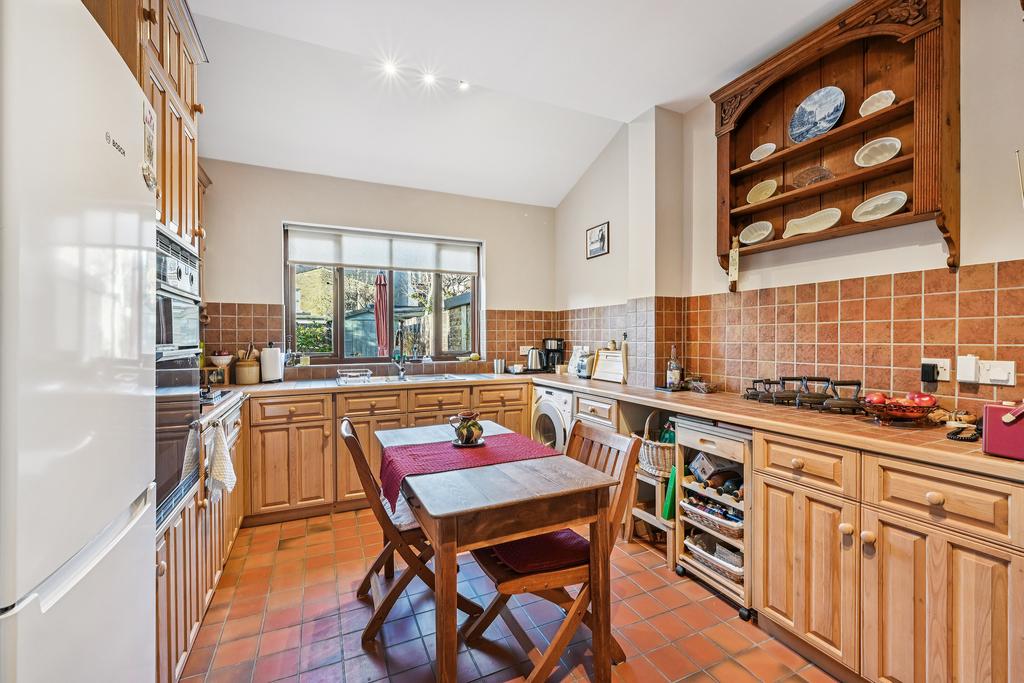 Kitchen   Dining Area