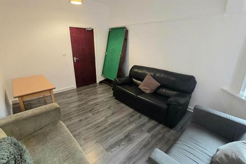 8 bedroom house to rent, Park Range, Manchester M14