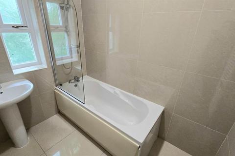 8 bedroom house to rent, Park Range, Manchester M14